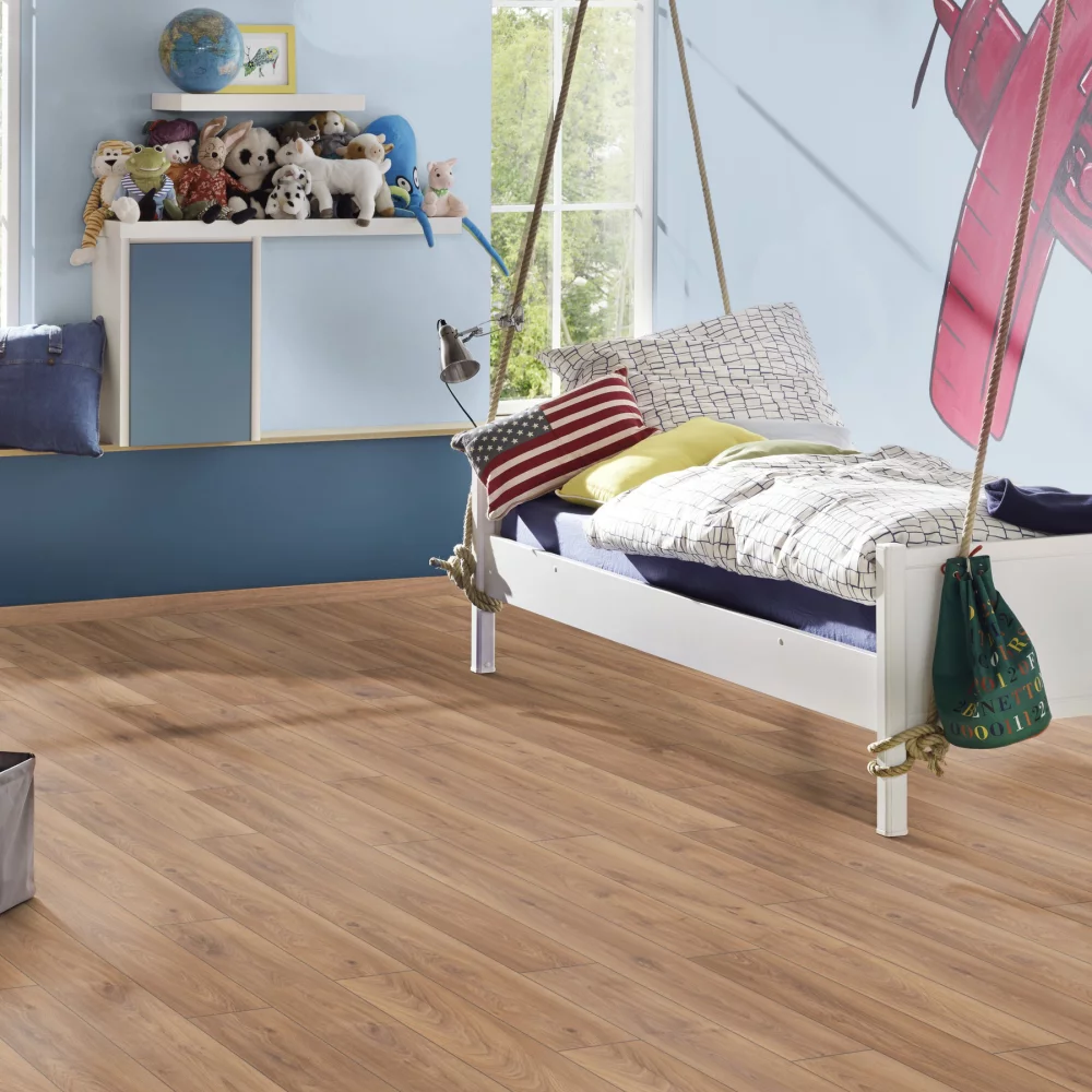 Laminátová podlaha KronoOriginal Atlantic 8 Dub Firebrand K450 v detskej izbe