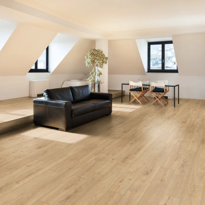 Laminátová podlaha SolidStep Living Aqua Dub Lagoon ST30 v podkrovnej obývačke